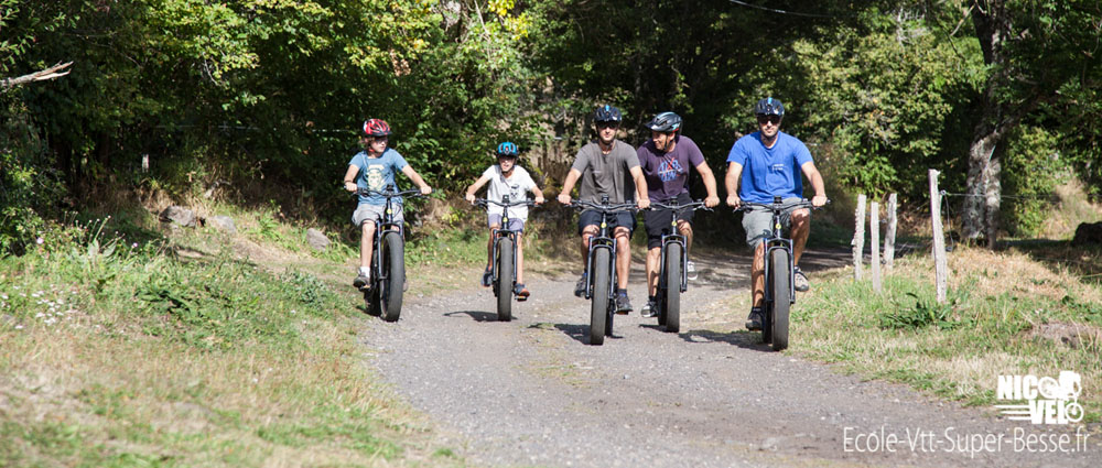 VTT électrique en famille