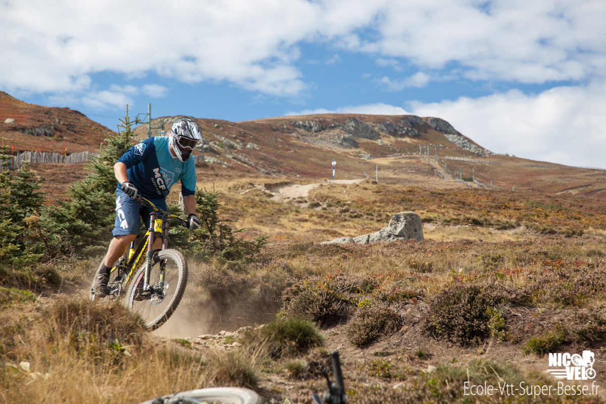 VTT de descente DH à Super Besse