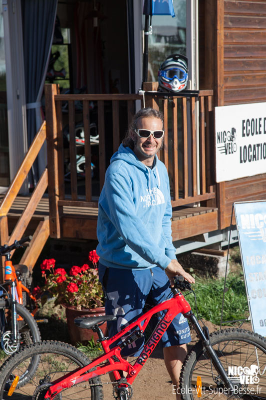 Nicolas Rouveix moniteur de VTT, accompagnateur moyenne montagne et guide touristique